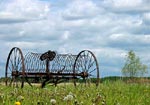 Машина сворачивающая валки