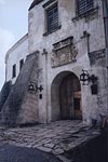 Въездные ворота замка в Олеско