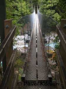 Вантовый мост через горную реку