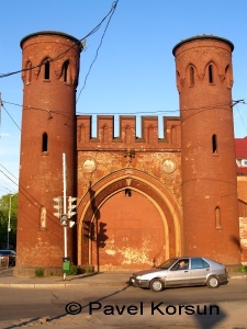 Одни из сохранившихся старинных ворот в Калининграде
