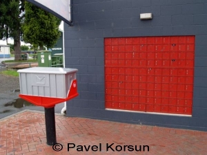 Красные почтовые ящики в городе Нью-Плимут 