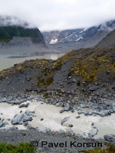 Молочная река, осыпи и туман возле горы Кука
