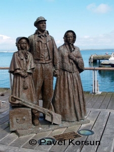 Памятник первым поселенцам, которые прибыли в Нельсон еще в далеком 1841 году