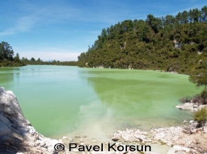 Озеро с зеленой водой как следствие смешение вод различных гейзеров