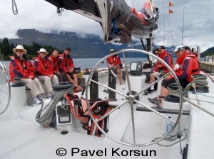Группа туристов на борту яхты "Новая Зеландия" перед выходом 
