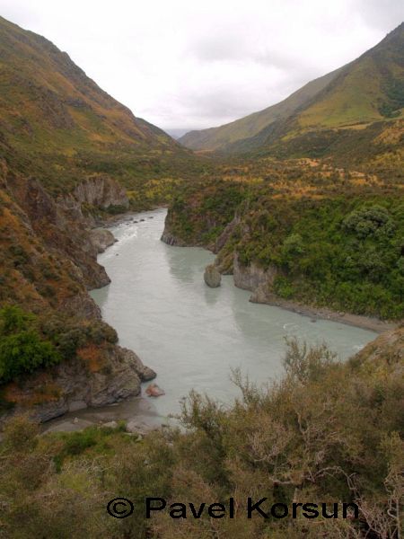 Каньон горы Пекани с водой цвета молока