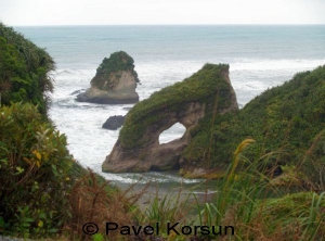Каменная арка на побережье Новой Зеландии