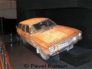 Экологический ретро автомобиль - корпус изготовлен из дерева