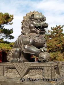 Бронзовый дракон - символ императорской власти