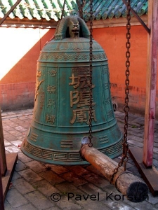 Ритуальный колокол в храме