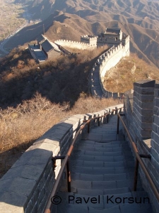 Тысячи ступеней Большой Китайской Стены