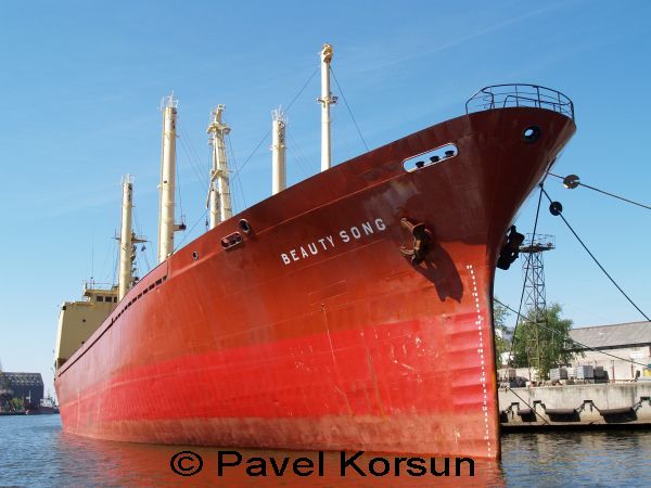 Грузовое судно "Beauty song" в порту Калининграда