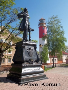 Памятник Петру Великому Первому и маяк в Балтийске
