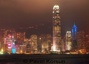 Ночная панорама небоскребов в Гонконге