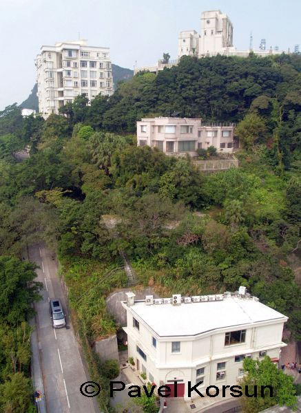 Особняки, разбросанные по горам острова Гонконг