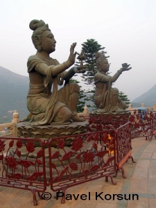 Богини, приветствующие Большого Будду