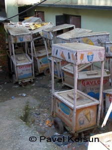 Склад тележек для мороженого в Катманду