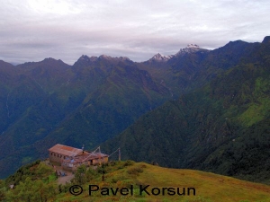Горы Лангтанга и туристический домик на Тарепати