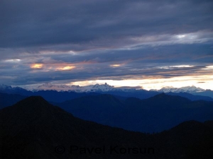 Рассвет над Гималаями в районе Лангтанга