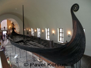 Осебергский корабль — дубовый корабль викингов - драккар в Музее кораблей викингов