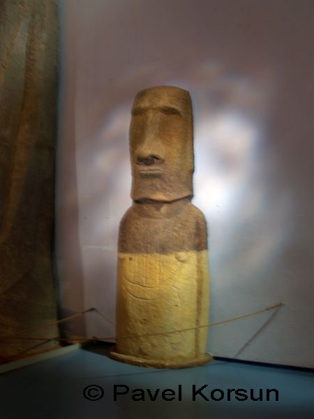 Статуя моаи с острова Пасхи в Музее "Кон-Тики"