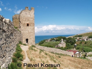 Крым - Феодосия - Феодосийская крепость - Крепостная стена и вид на Черное море