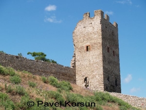 Крым - Феодосия - Феодосийская крепость - Башня и фрагмент крепостной стены