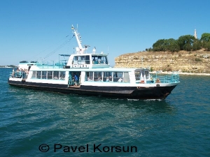 Крым - Севастополь - Пассажирский корабль в Севастопольской бухте