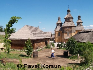 Запорожье - Остров Хортица - Музей Запорожская Сич - Деревянная церковь и двор козаков