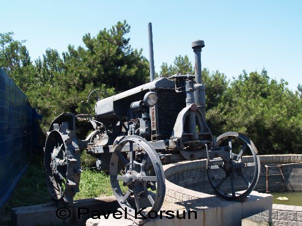 Запорожье - Музей ретро-автомобилей Фаэтон - Ретро трактор