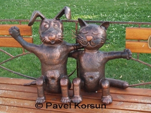 Днепропетровск - Семейная скамейка - Символ Дружбы - Кот и Собака
