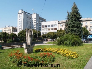 Житомир - Статуя и цветы