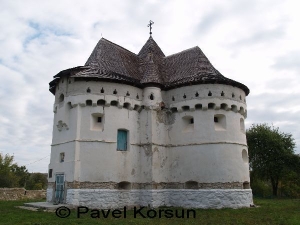 Хмельницкий - Сутковцы - Покровская церковь-замок