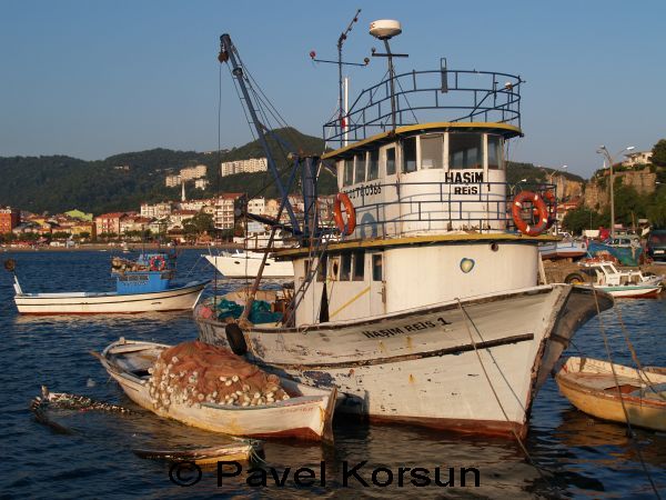 Рыбацкие катера и лодки - символы большого, среднего и малого бизнеса