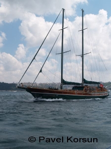 Прекрасная яхта Гулет в проливе Босфор