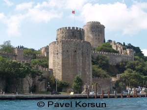 Турецкая крепость на берегу пролива Босфор