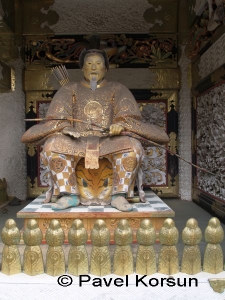 Фигура сидящего самурая