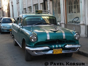 Ретро такси Понтиак в Гаване