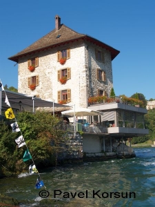 Башня-ресторан у подножия Рейнского водопада
