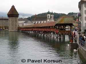 Каппельбрюкке - самый древний деревянный мост в Европе и белые лебеди