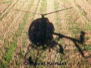 Киев - Вертолетная съемка - Тень вертолета Schweizer 300c на земле